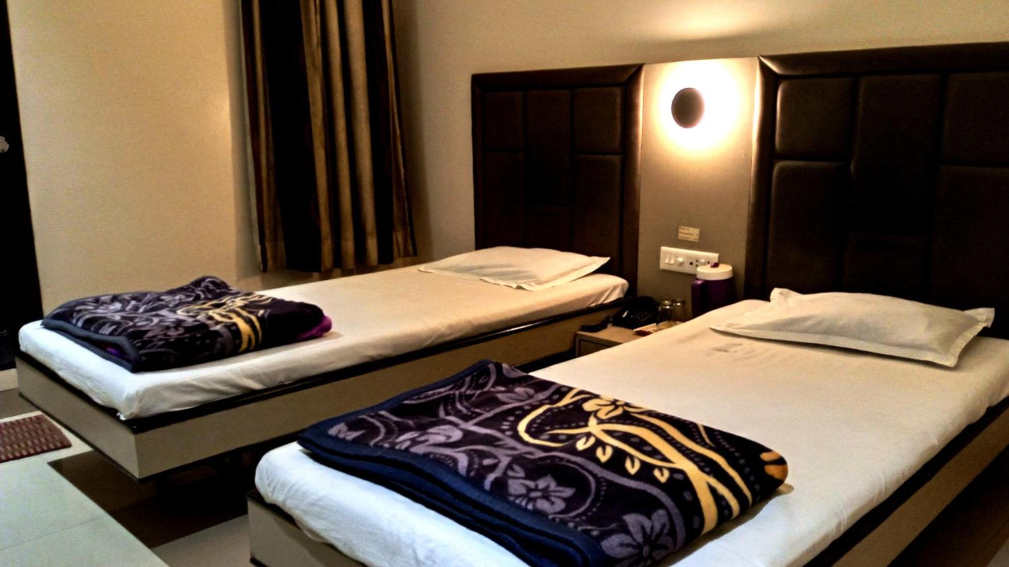 Hotel Ramniwas Jalgaon Extérieur photo