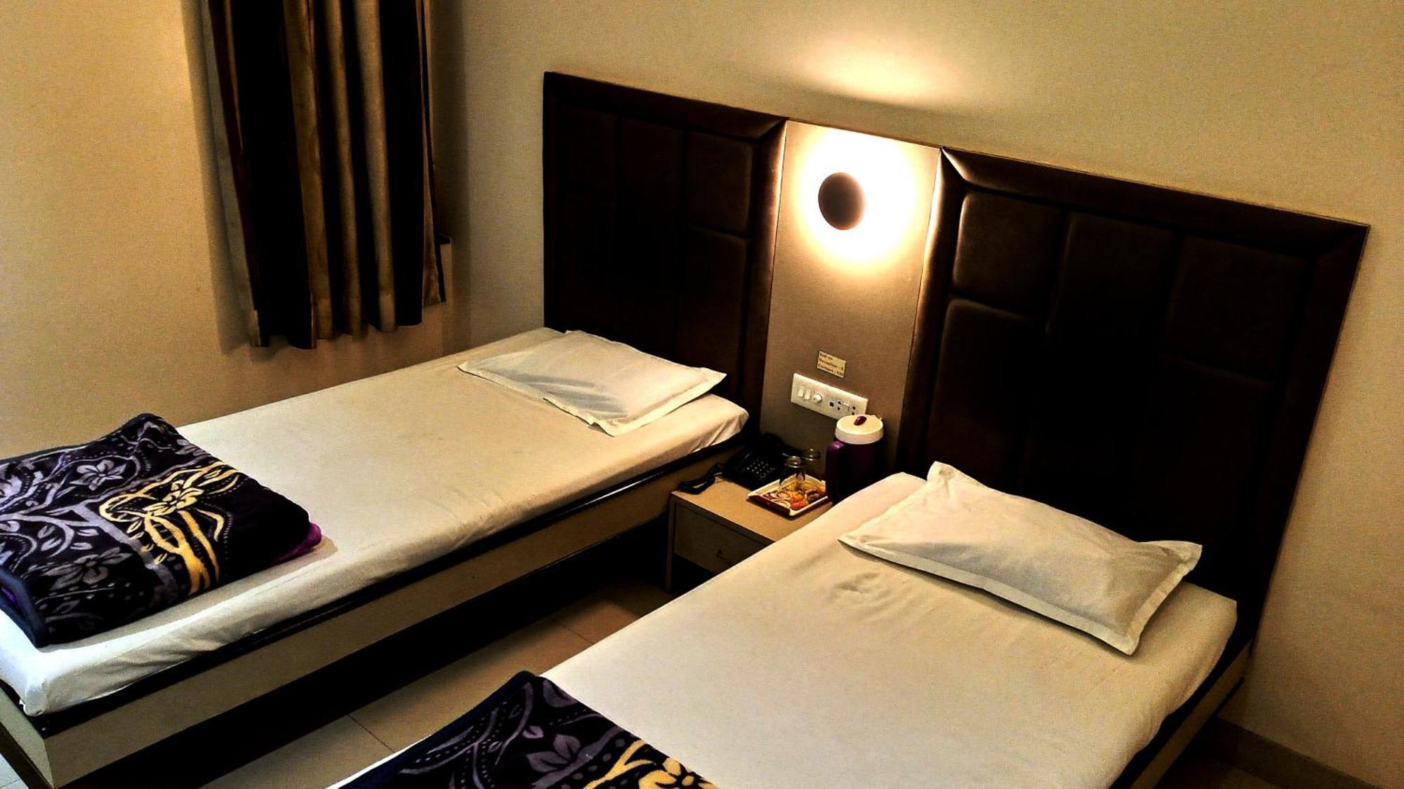 Hotel Ramniwas Jalgaon Extérieur photo