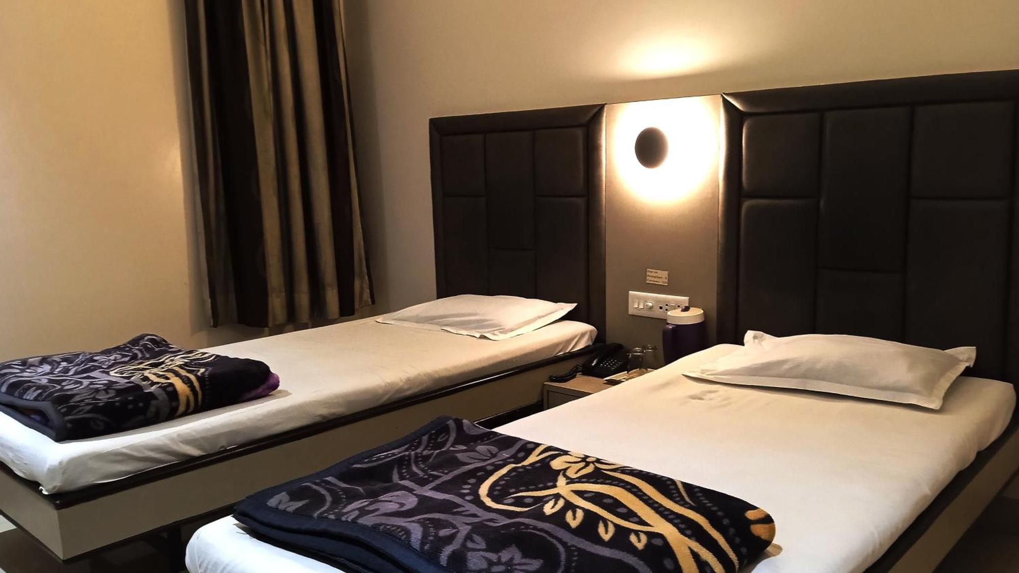 Hotel Ramniwas Jalgaon Extérieur photo